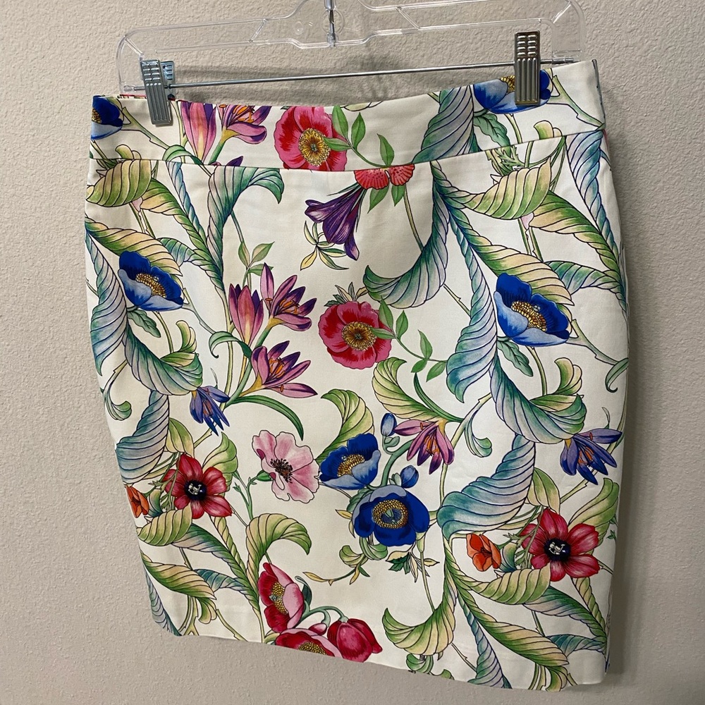 NWT Ann Taylor Factory Petite flowered skirt, size 8P